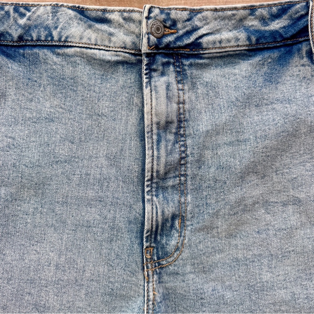 Old Navy NWOT High Rise OG Straight Light Wash Denim Shorts Plus Size 28 - Picture 3 of 7